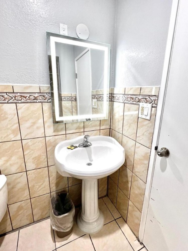 Aqua Inn Motel image 10