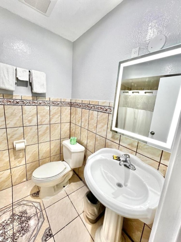 Aqua Inn Motel image 15