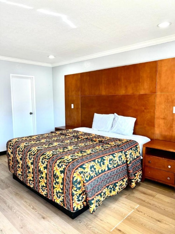 Aqua Inn Motel image 6