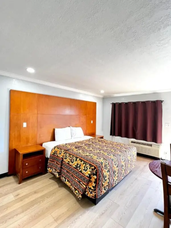 Aqua Inn Motel 5